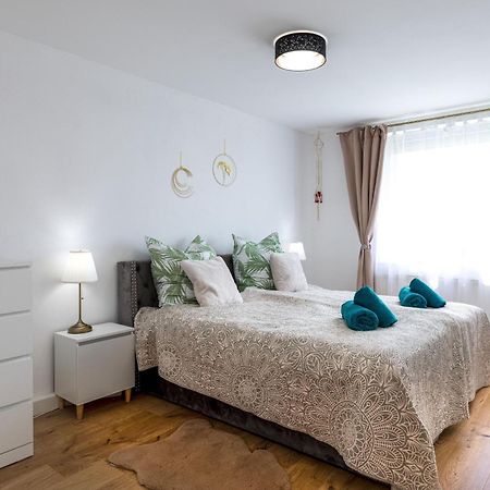 Schoenes, Modernes Apartment Mit Zwei Schlafzimmern - Zentral Mit Balkon Fuer 6 Personen Montabaur Eksteriør billede