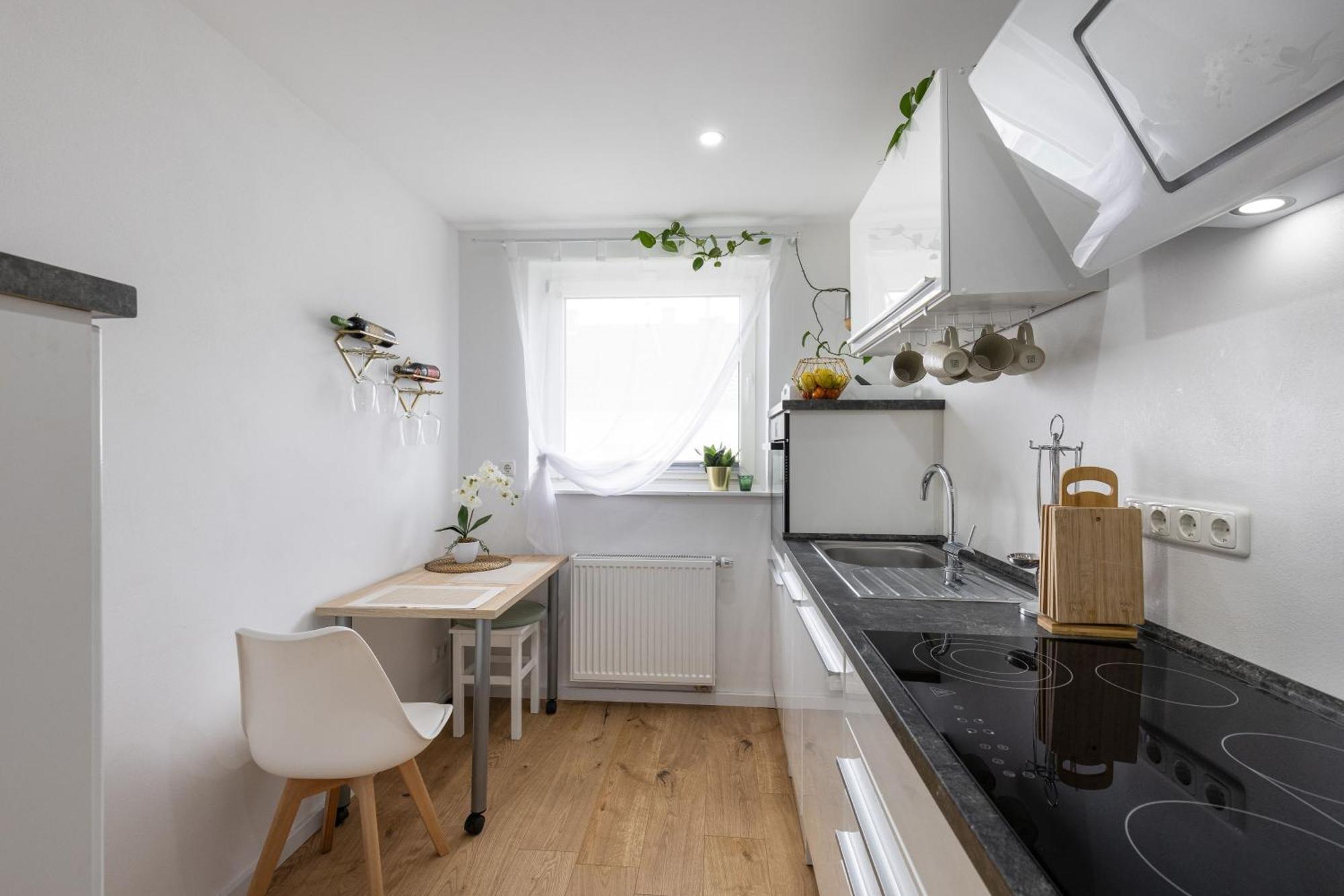 Schoenes, Modernes Apartment Mit Zwei Schlafzimmern - Zentral Mit Balkon Fuer 6 Personen Montabaur Eksteriør billede
