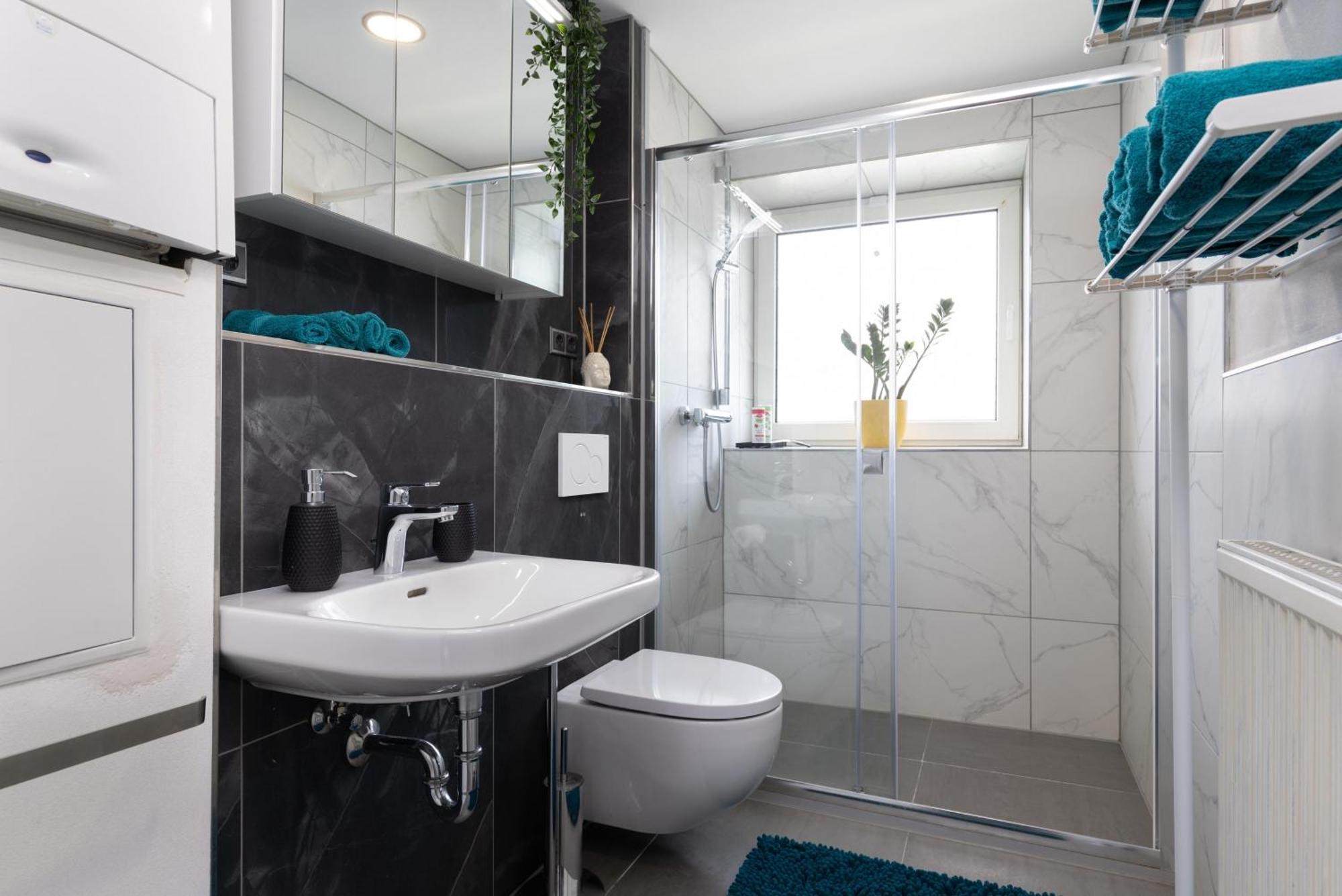 Schoenes, Modernes Apartment Mit Zwei Schlafzimmern - Zentral Mit Balkon Fuer 6 Personen Montabaur Eksteriør billede