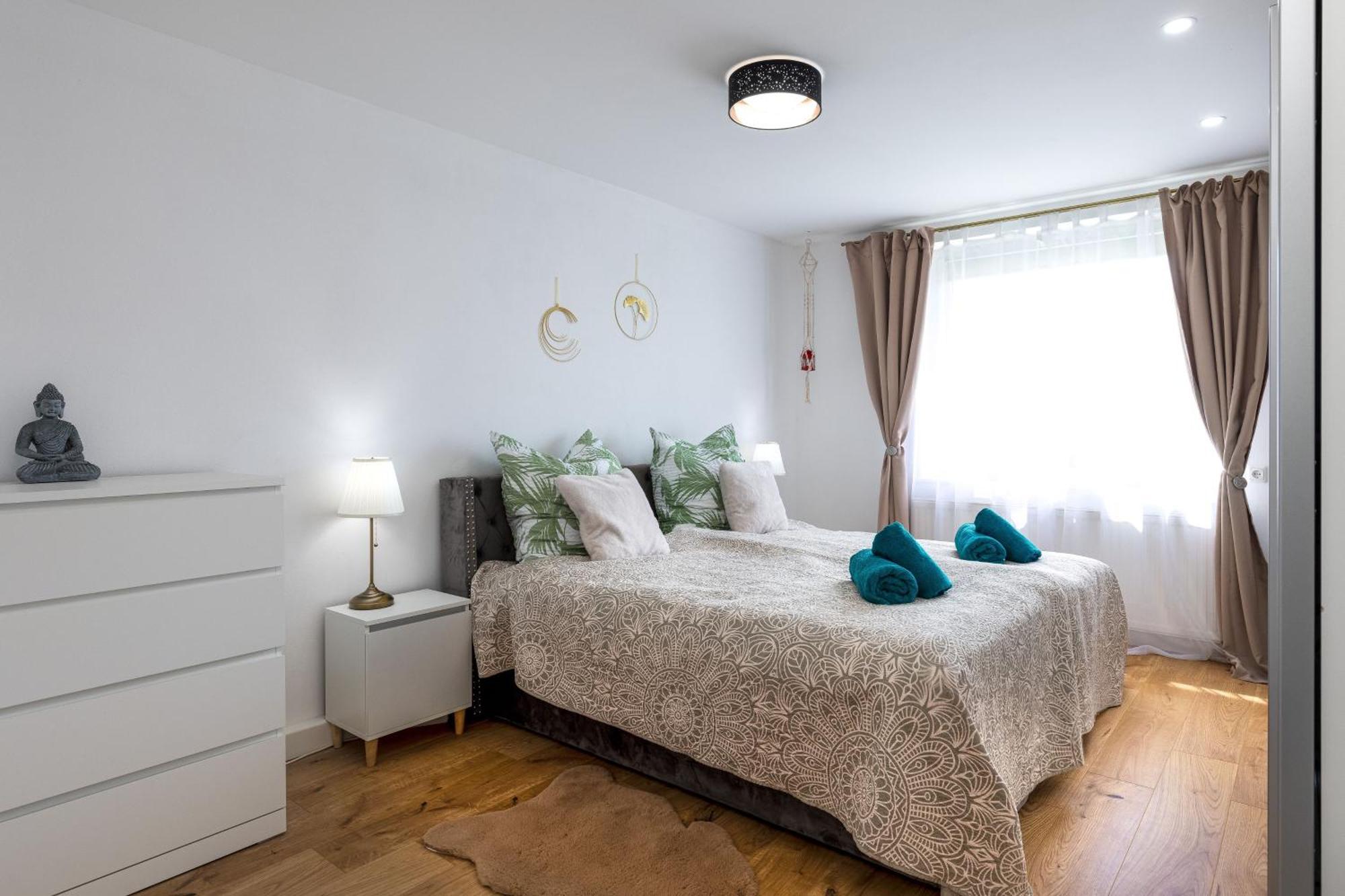 Schoenes, Modernes Apartment Mit Zwei Schlafzimmern - Zentral Mit Balkon Fuer 6 Personen Montabaur Eksteriør billede